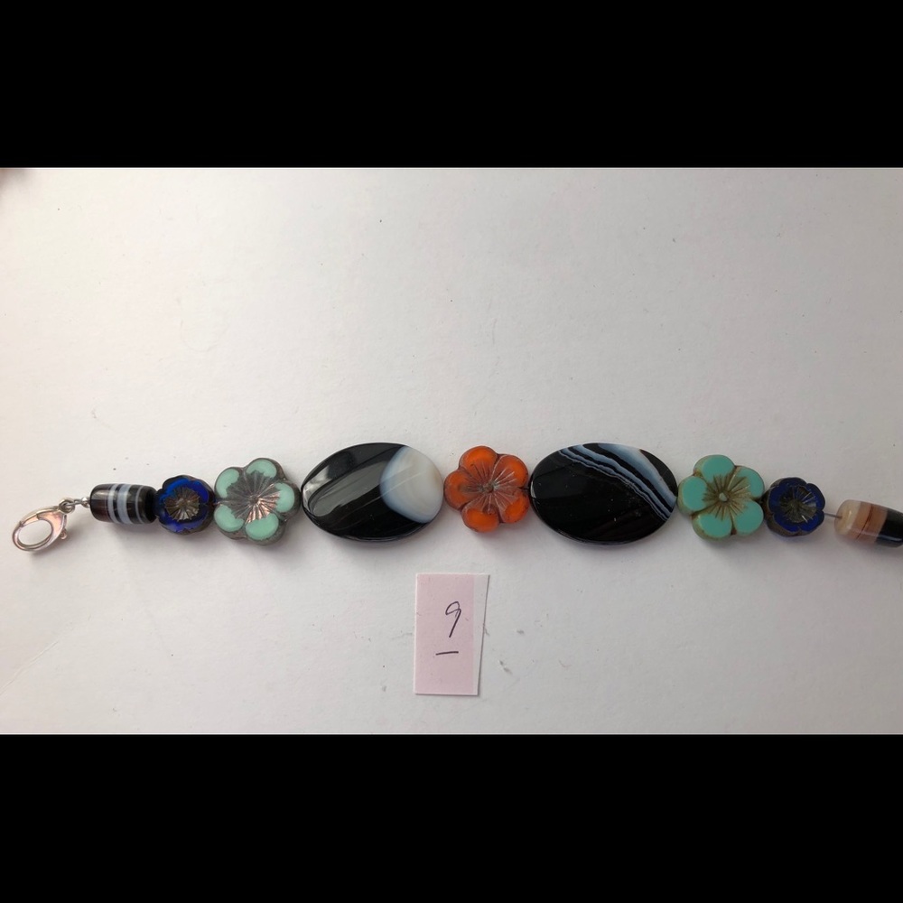 Bracelet w polished black stones & flowers (#9)